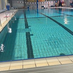 Das Becken im Hallenbad Brandsweg